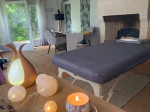 cabinet massage réflexologie naturopathie : cheminée, bougies pour une ambiance zen à 5 minutes d'Angoulême